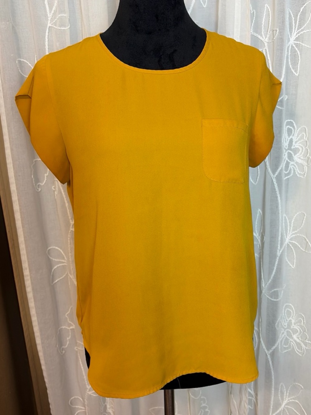 LIly White Mustard Short-Sleeve Pocket Blouse with keyhole back